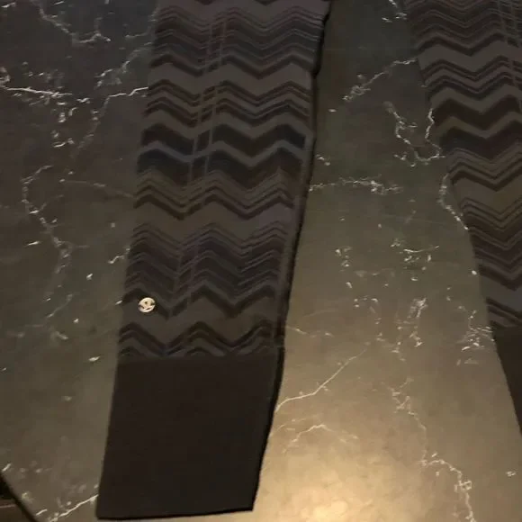 Lululemon size 4 - Picture 3 of 6